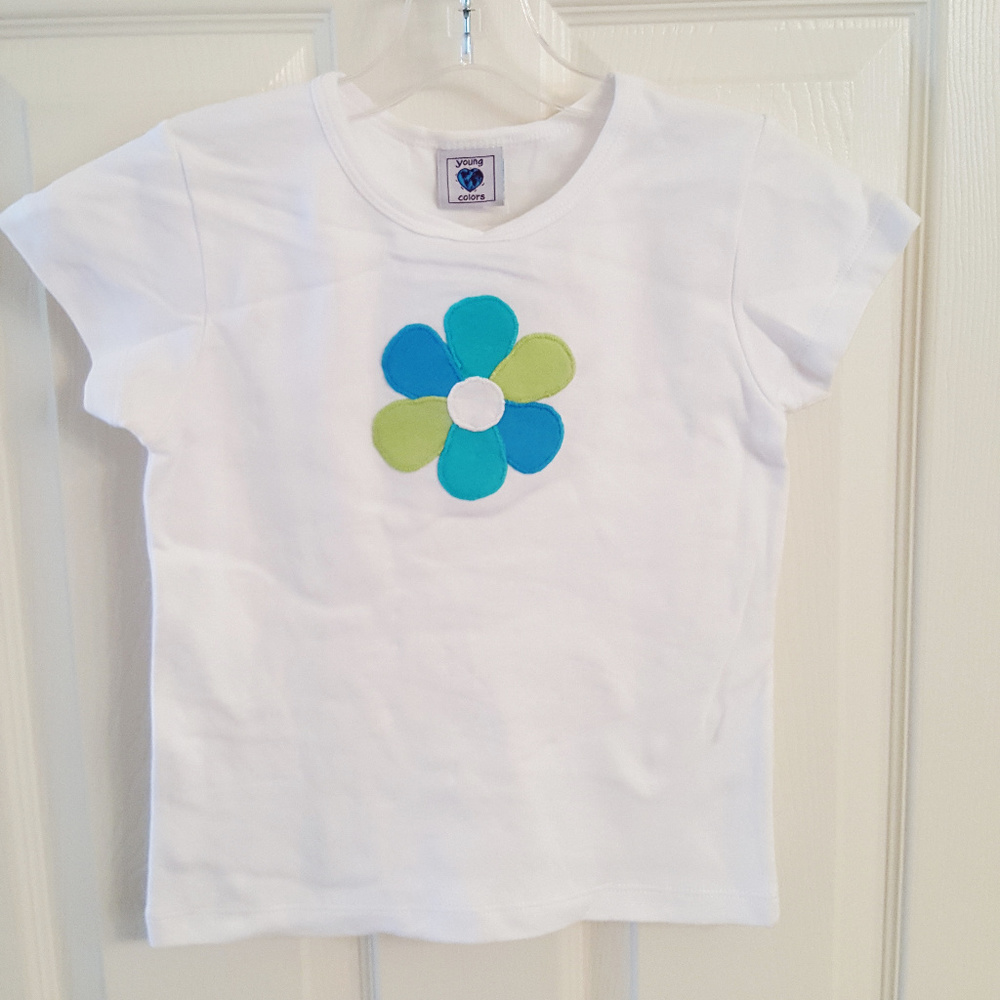 Girls TEE SHIRT Hippie Flower NWT Young Colors